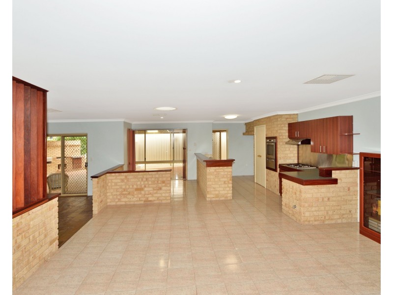 6 Matlock Place, Dudley Park WA 6210