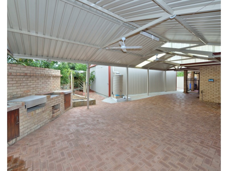 6 Matlock Place, Dudley Park WA 6210