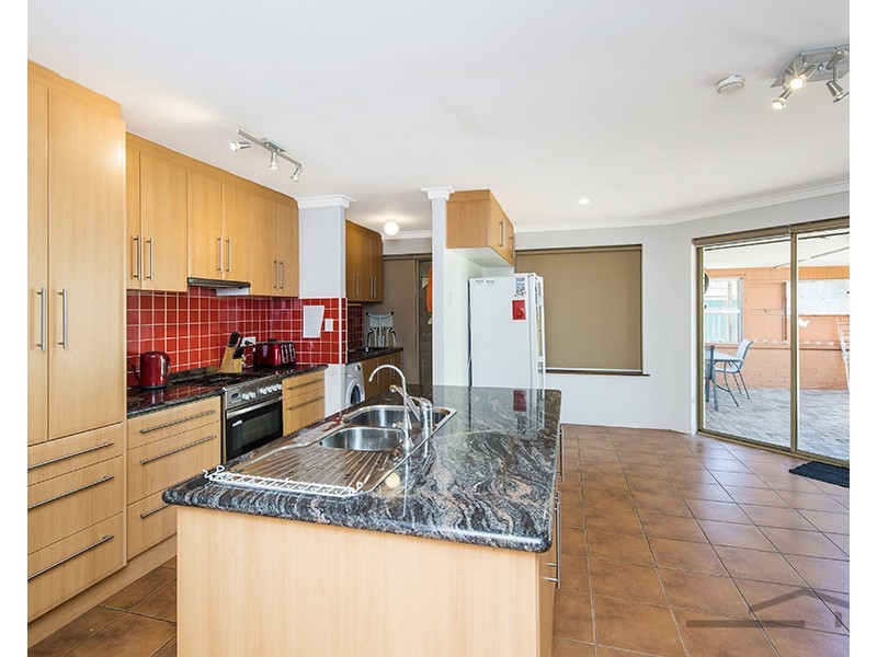 2 Warbrook Place, Coodanup WA 6210