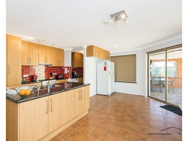 2 Warbrook Place, Coodanup WA 6210
