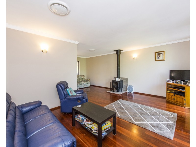 11 Columbia Close, Halls Head WA 6210