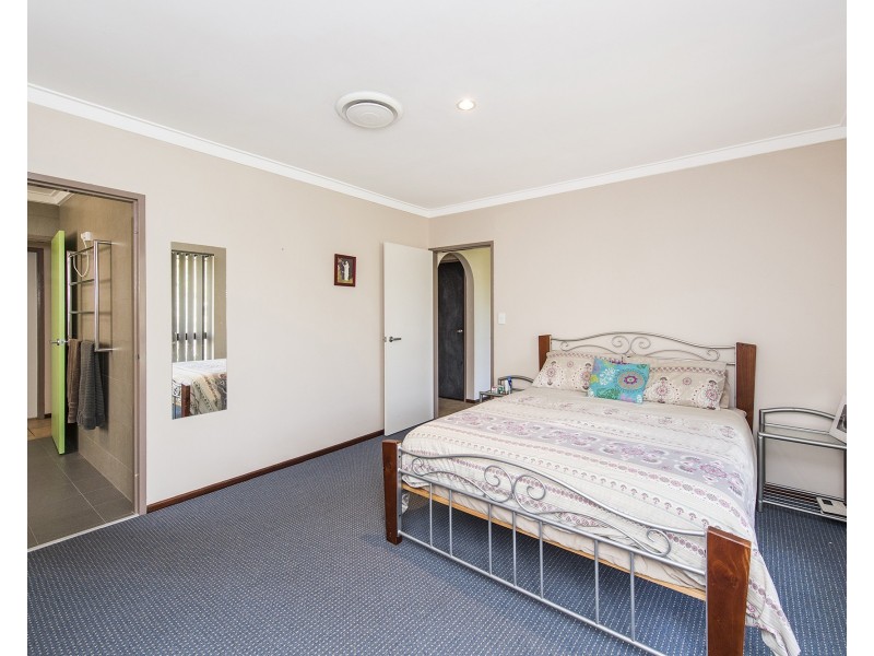 11 Columbia Close, Halls Head WA 6210