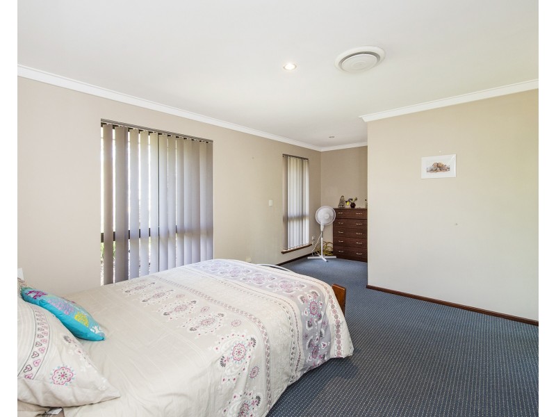 11 Columbia Close, Halls Head WA 6210