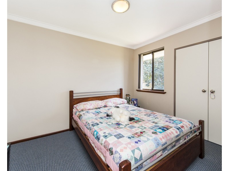 11 Columbia Close, Halls Head WA 6210