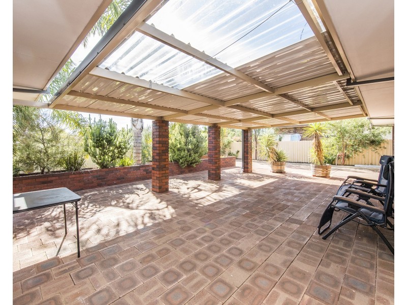 11 Columbia Close, Halls Head WA 6210