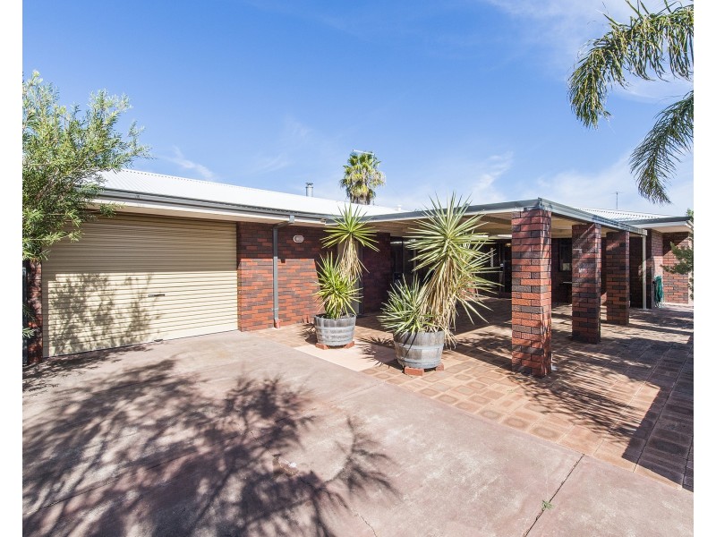 11 Columbia Close, Halls Head WA 6210