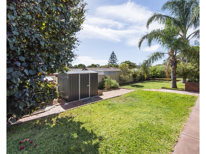 11 Columbia Close, Halls Head WA 6210