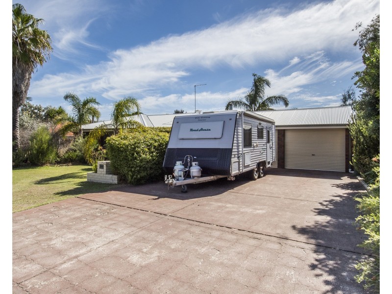 11 Columbia Close, Halls Head WA 6210