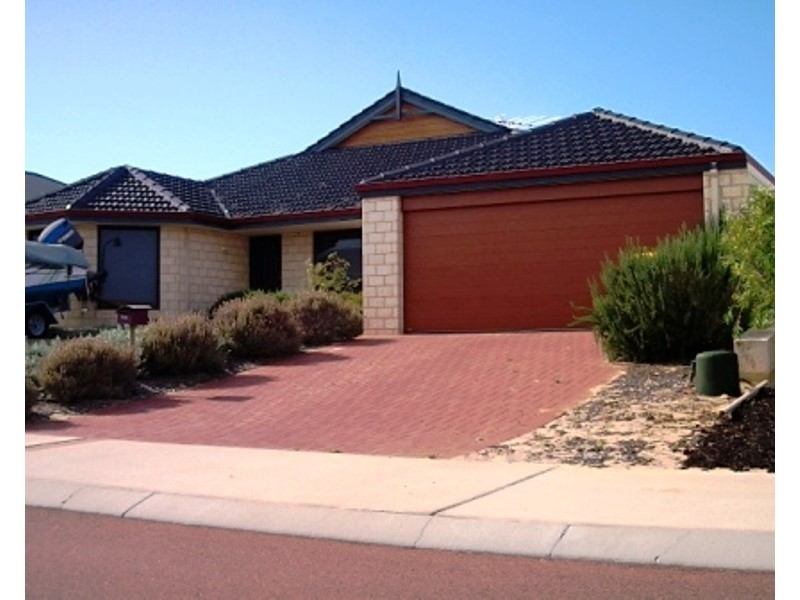 11 Mawson Grange, Lakelands WA 6180