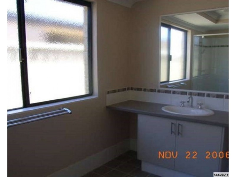 11 Mawson Grange, Lakelands WA 6180