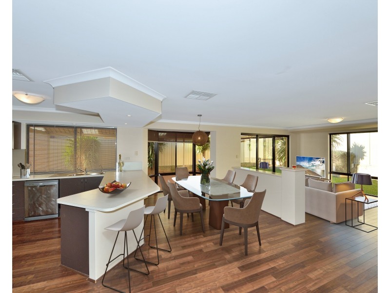 19 Rayner Promenade, Lakelands WA 6180