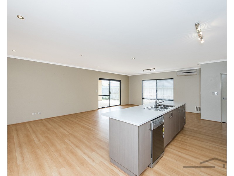 98 Hudson Drive, Dudley Park WA 6210