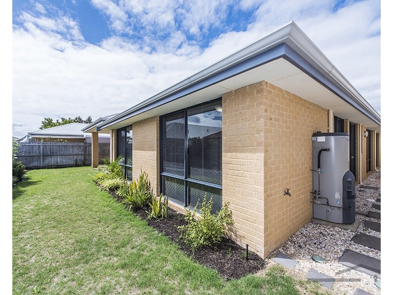 98 Hudson Drive, Dudley Park WA 6210