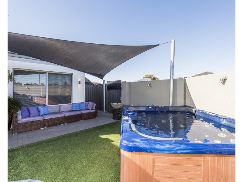 4 Indee Pass, Secret Harbour WA 6173