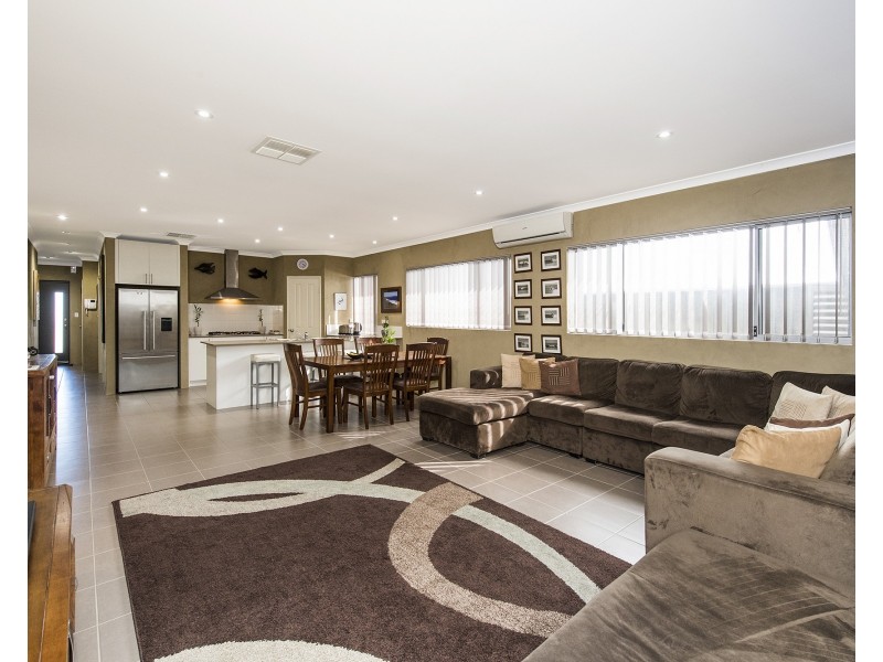 4 Indee Pass, Secret Harbour WA 6173