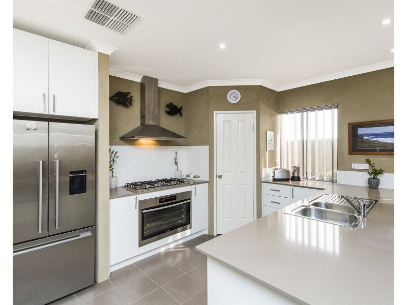 4 Indee Pass, Secret Harbour WA 6173