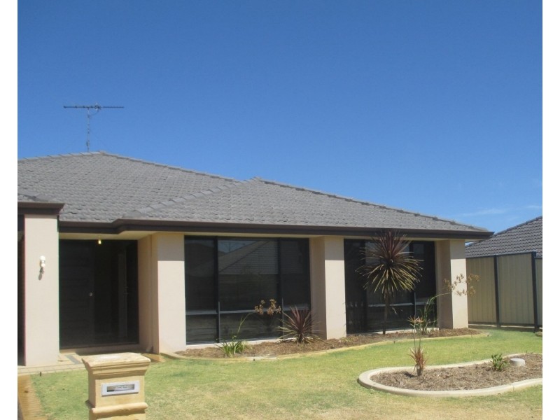 4 Inwood Lane, Meadow Springs WA 6210