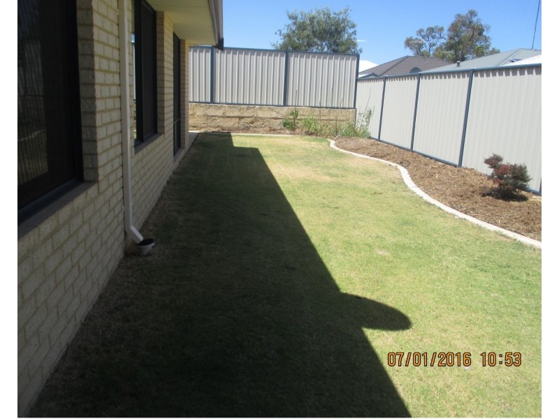 4 Inwood Lane, Meadow Springs WA 6210