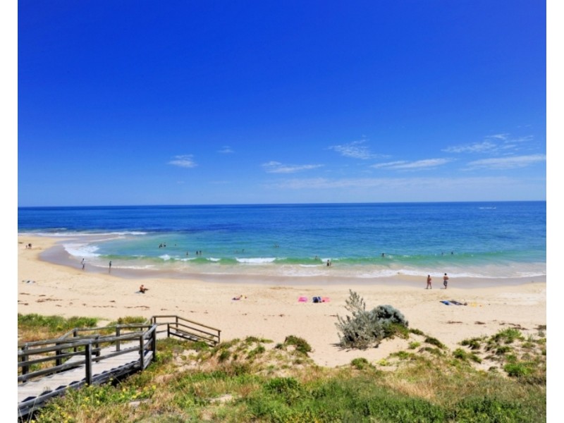 11 Oversby Street, Halls Head WA 6210