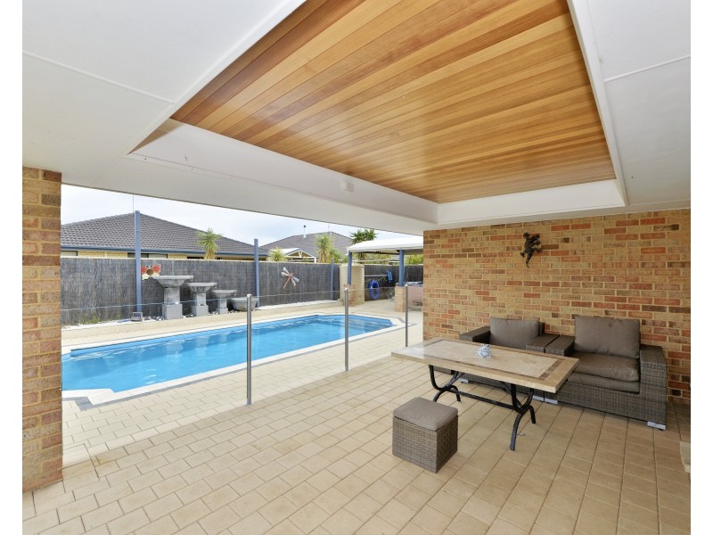 5 Lutea Road, Halls Head WA 6210