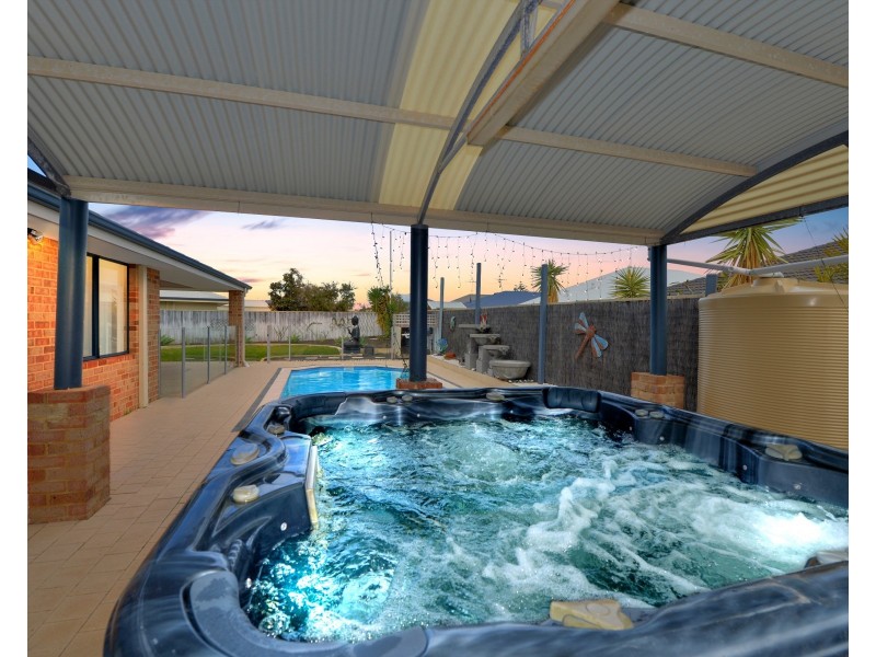 5 Lutea Road, Halls Head WA 6210