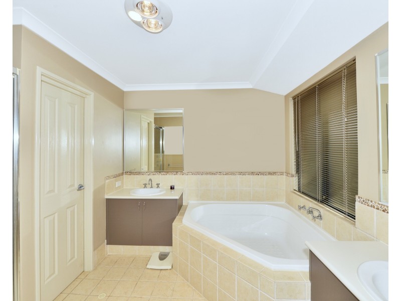 5 Lutea Road, Halls Head WA 6210