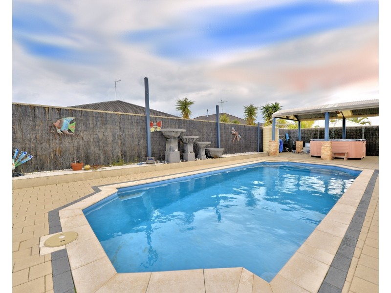 5 Lutea Road, Halls Head WA 6210