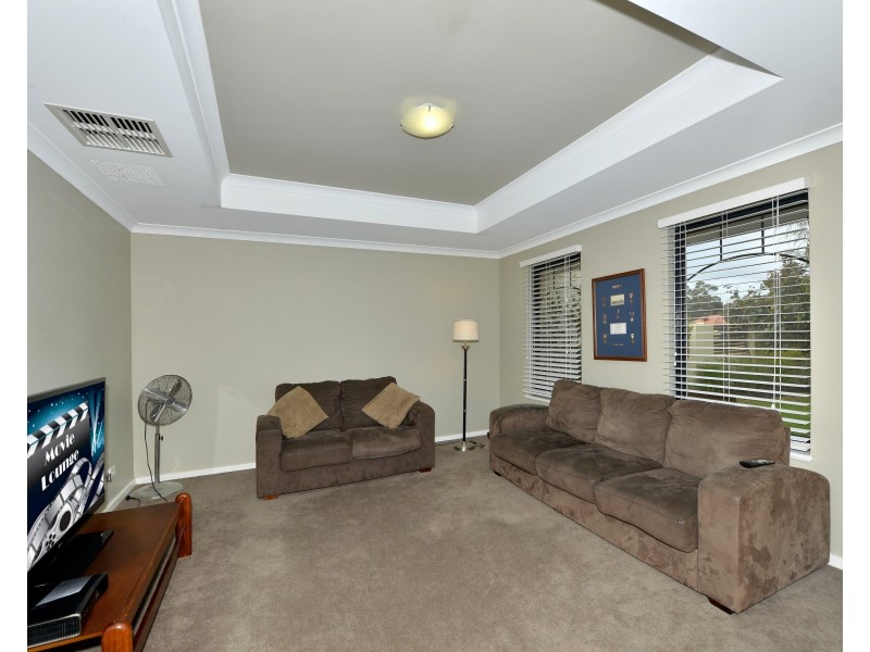 6 Royston Way, Lakelands WA 6180