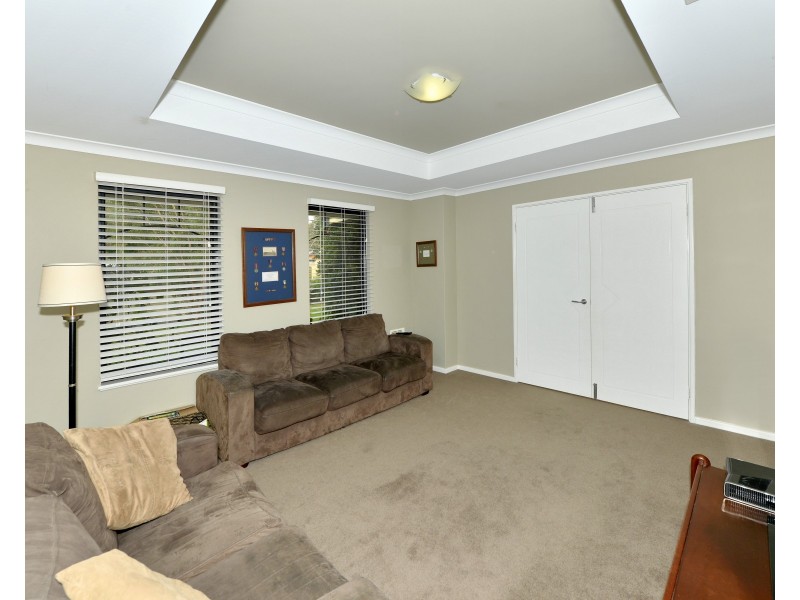 6 Royston Way, Lakelands WA 6180