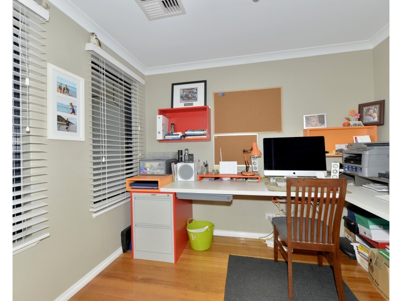 6 Royston Way, Lakelands WA 6180