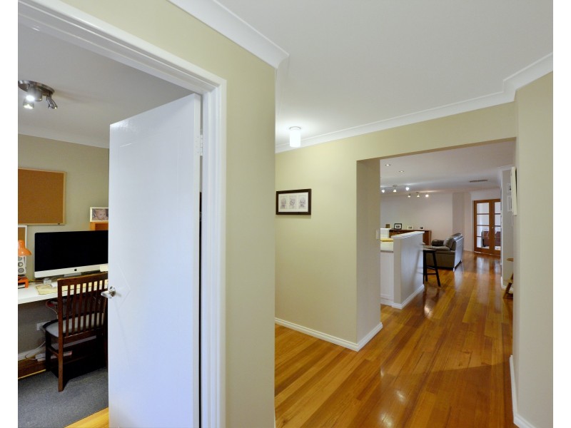 6 Royston Way, Lakelands WA 6180