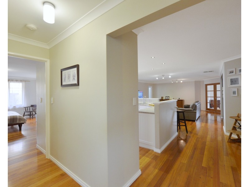 6 Royston Way, Lakelands WA 6180