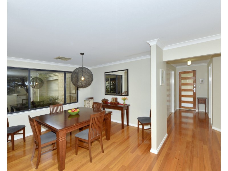 6 Royston Way, Lakelands WA 6180