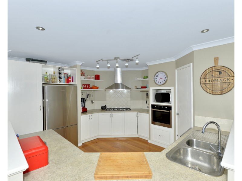 6 Royston Way, Lakelands WA 6180