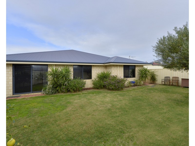 6 Royston Way, Lakelands WA 6180