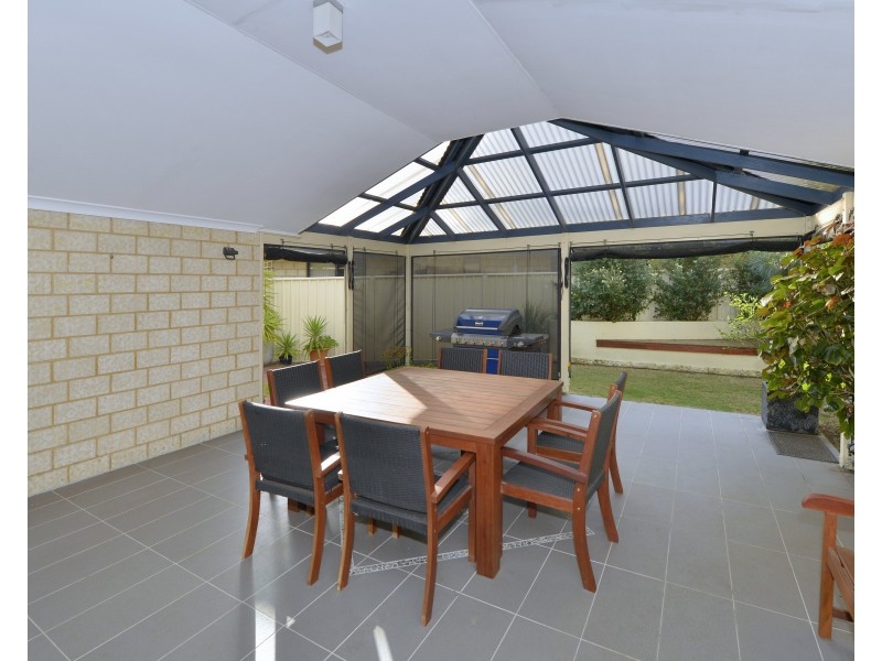 6 Royston Way, Lakelands WA 6180