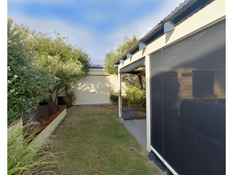 6 Royston Way, Lakelands WA 6180