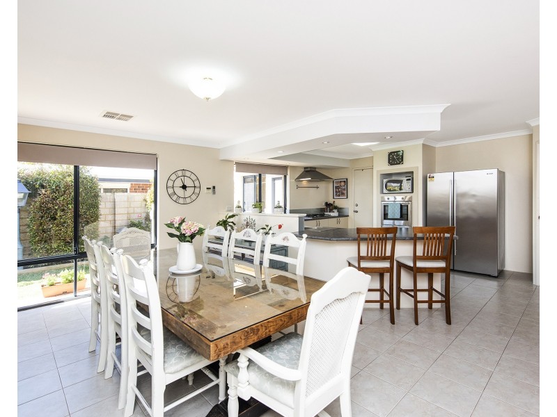 15 Bobtail Bend, Wannanup WA 6210