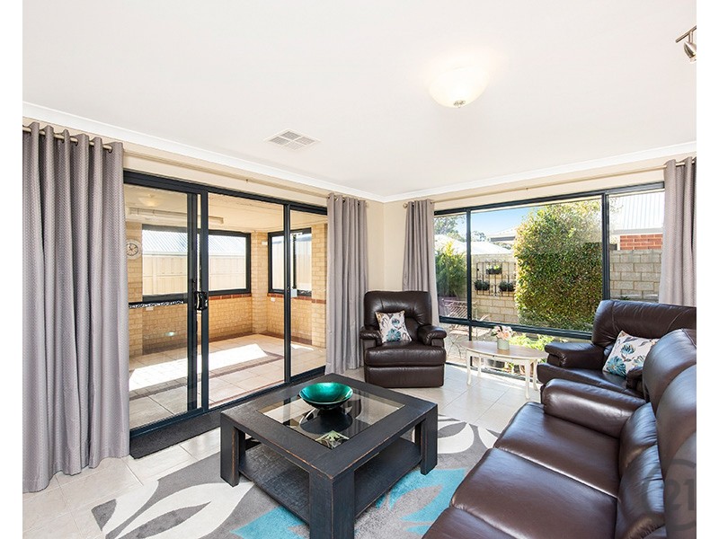 15 Bobtail Bend, Wannanup WA 6210