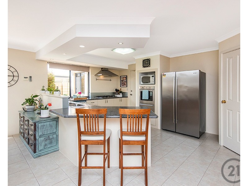 15 Bobtail Bend, Wannanup WA 6210