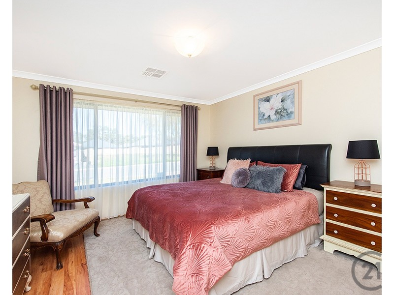 15 Bobtail Bend, Wannanup WA 6210