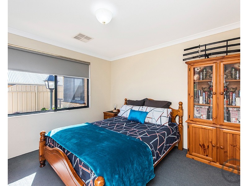15 Bobtail Bend, Wannanup WA 6210