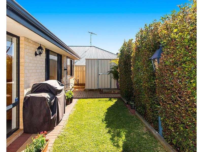 15 Bobtail Bend, Wannanup WA 6210