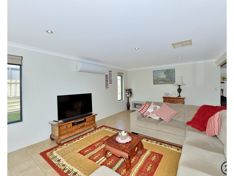 6 Cohen Vista, Lakelands WA 6180