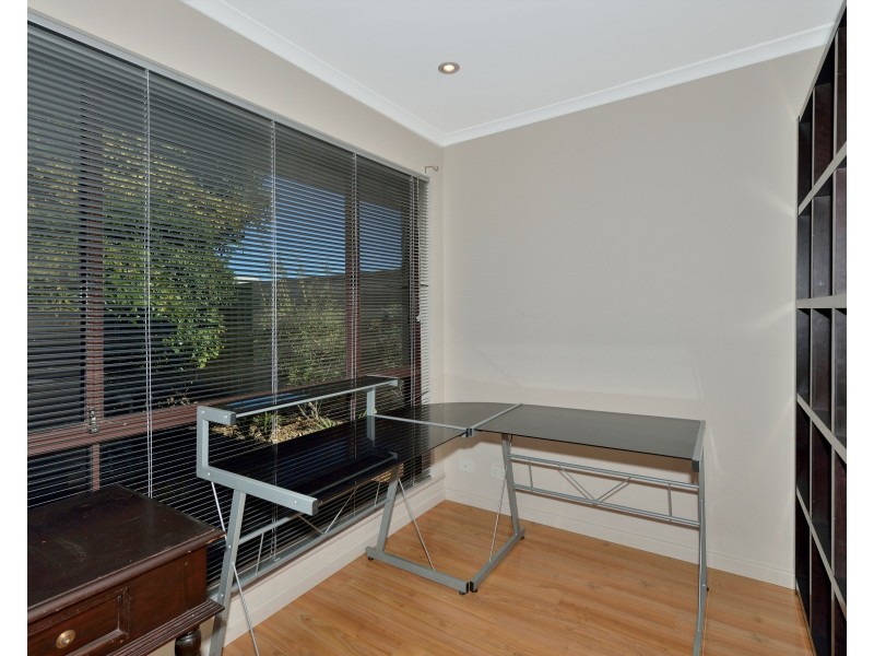 18 Mahogany Drive, Halls Head WA 6210