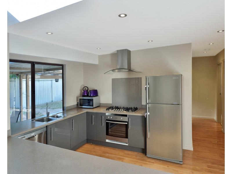 18 Mahogany Drive, Halls Head WA 6210