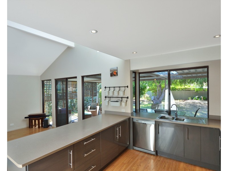 18 Mahogany Drive, Halls Head WA 6210