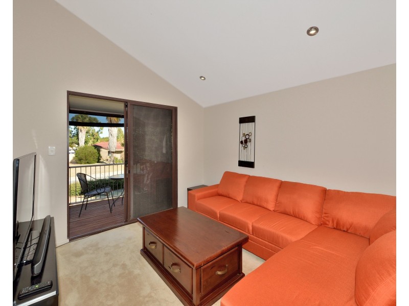 18 Mahogany Drive, Halls Head WA 6210