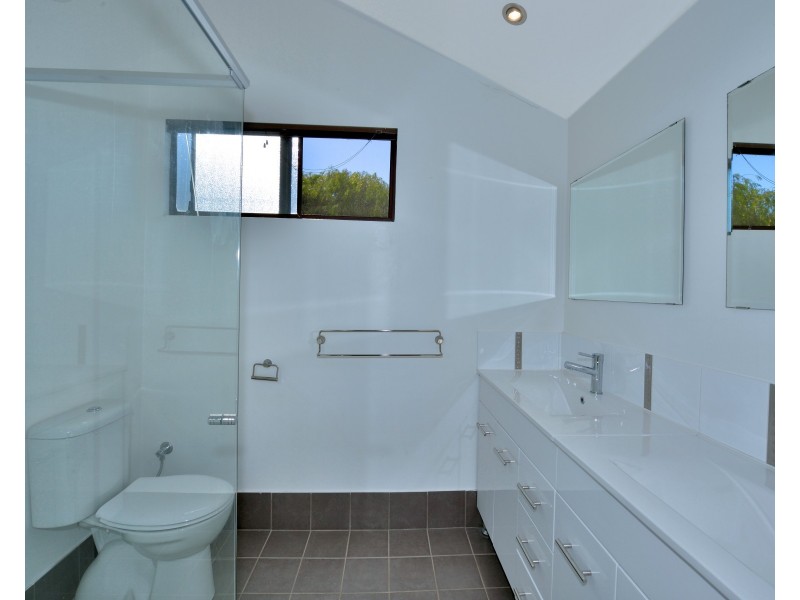 18 Mahogany Drive, Halls Head WA 6210