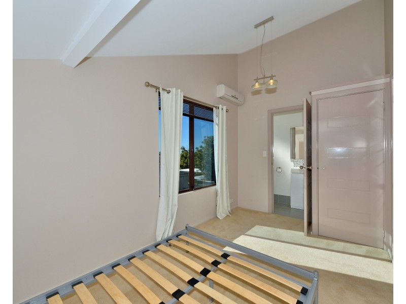 18 Mahogany Drive, Halls Head WA 6210